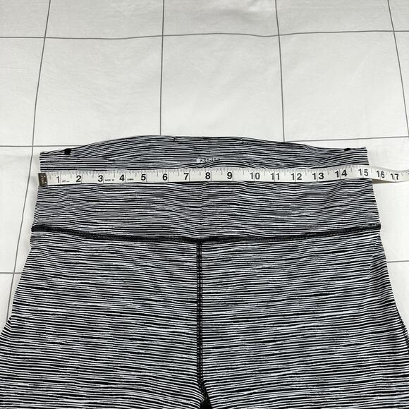 Athleta Leggings Womens Large Black White Ultimate Capri Linear Lines Striped - Picture 7 of 10